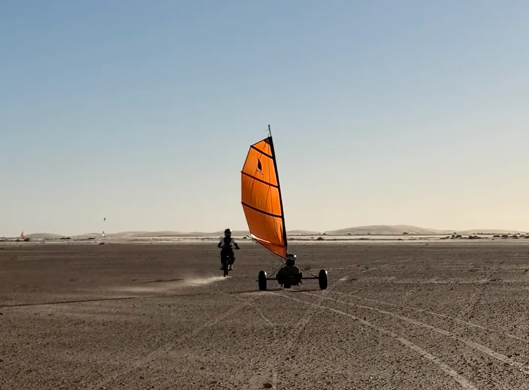 Electric motorbike and land sailing in the Dakhla desert